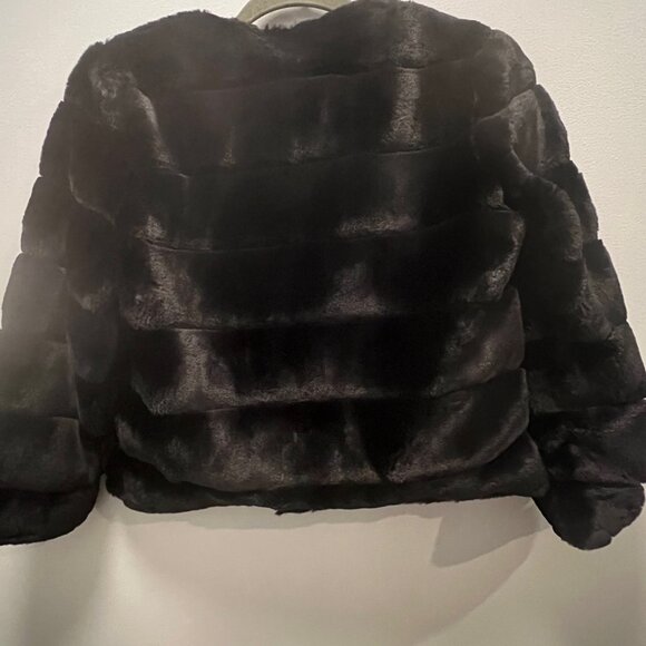 NWOT Beautiful Calvin Klein Faux Fur Jacket / Shrug Size Medium 6-8 - Picture 3 of 5